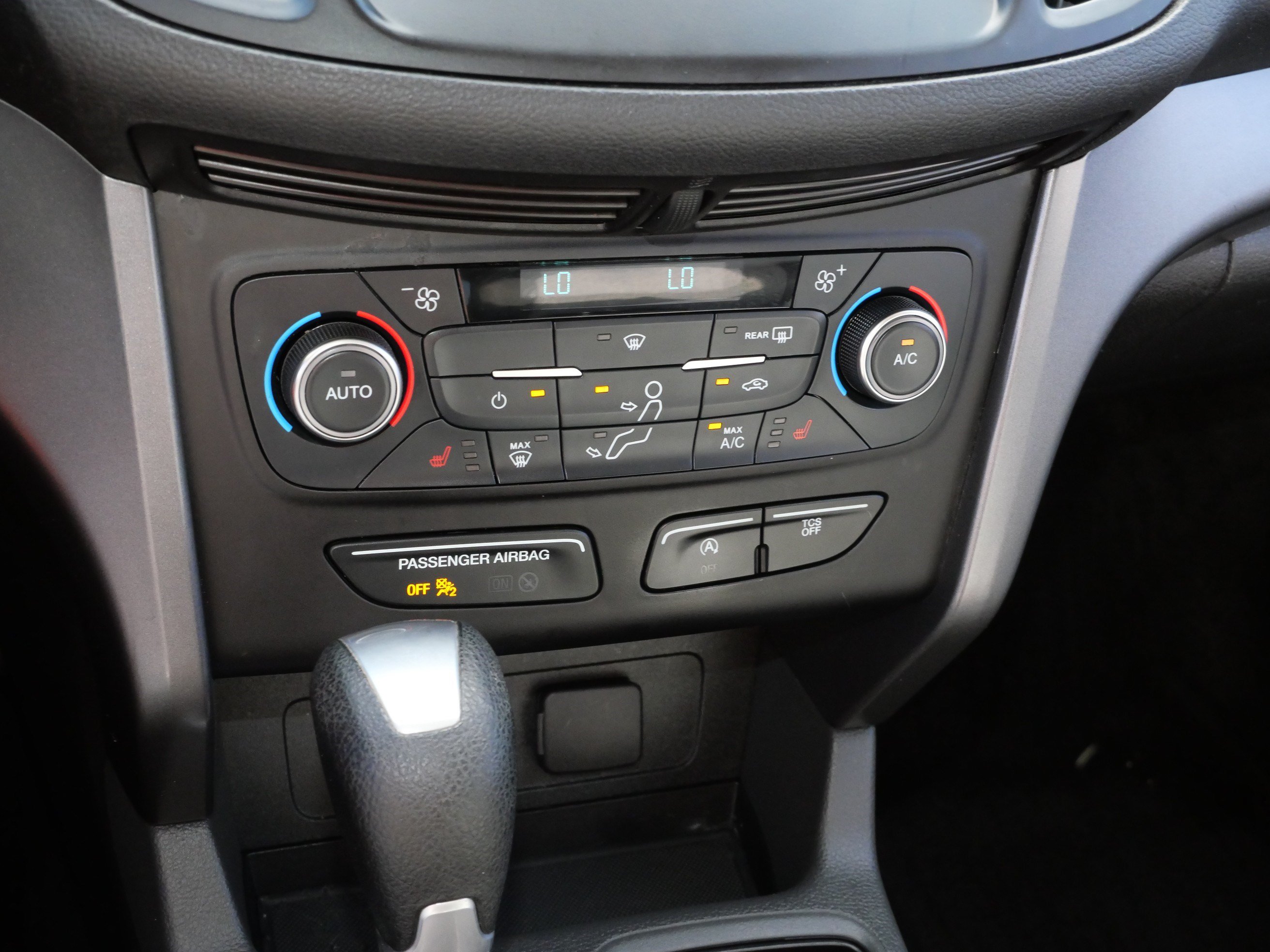 Used 2017 Ford Escape SE w/ Equipment Group 201A FWD image 17
