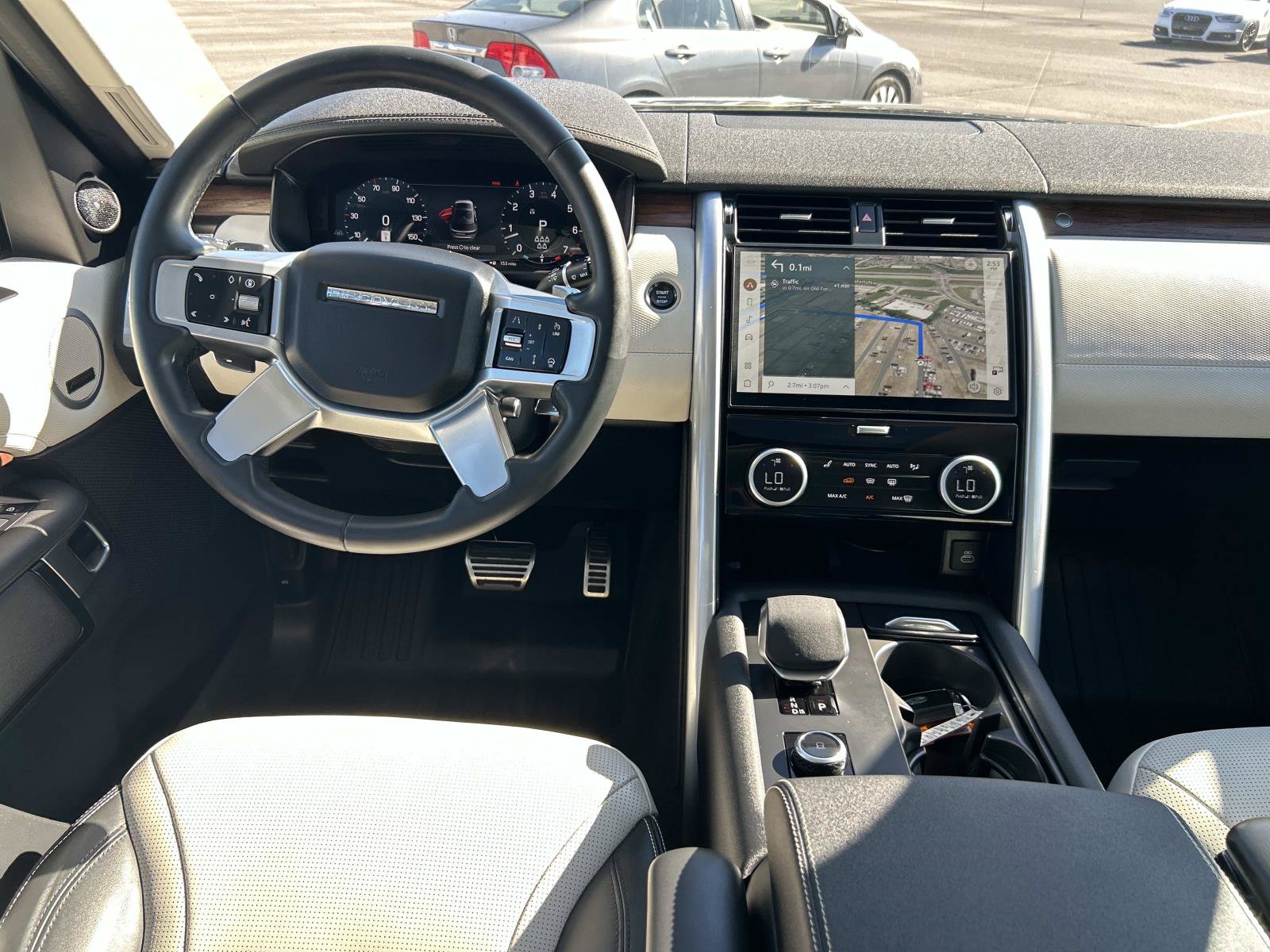 Used 2025 Land Rover Discovery Dynamic SE AWD/4WD image 22