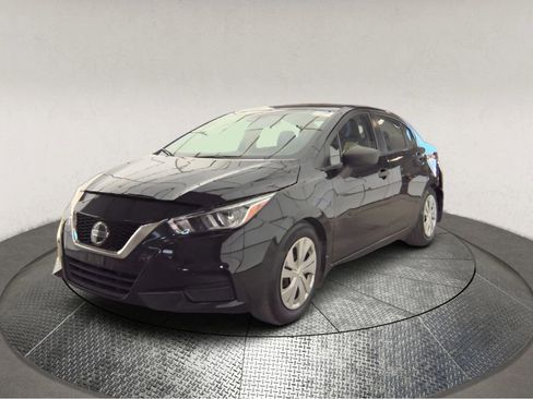 Used 2022 Nissan Versa S image 3