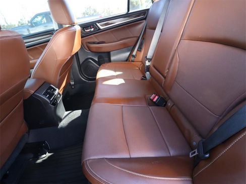 Used 2017 Subaru Outback 3.6R Touring w/ Popular Package #5A image 10