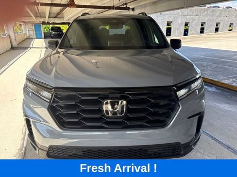 Used 2023 Honda Pilot Sport image 19