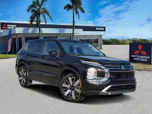 New 2026 Mitsubishi Outlander SE image 1