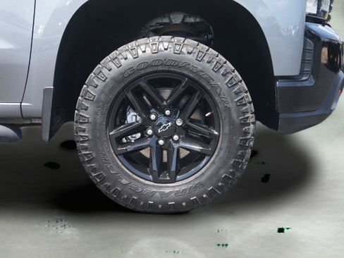 Used 2021 Chevrolet Silverado 1500 Custom Trail Boss w/ LPO, Dark Essentials Package AWD/4WD image 4