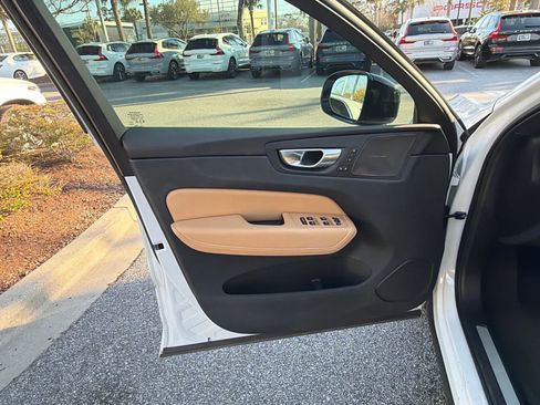Used 2024 Volvo XC60 T8 Ultimate w/ Climate Package image 23