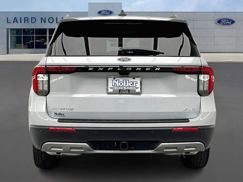 New 2026 Ford Explorer Active w/ Active Comfort Package image 4