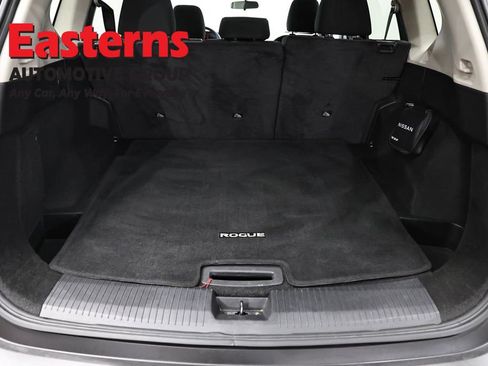 Used 2023 Nissan Rogue SV FWD image 9