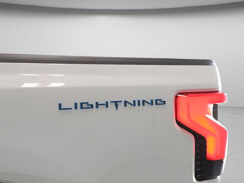 Used 2024 Ford F150 Lightning XLT AWD/4WD image 39