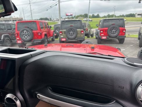 Used 2015 Jeep Wrangler Unlimited Sahara AWD/4WD image 25