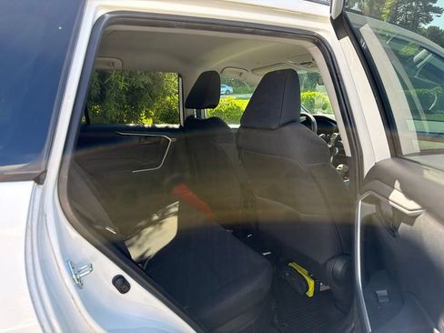 Used 2024 Toyota RAV4 LE AWD/4WD image 5