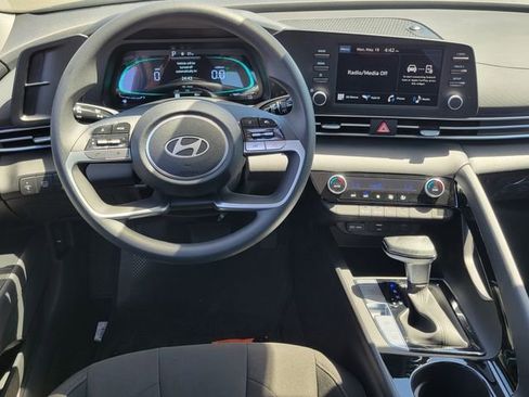 New 2026 Hyundai Elantra Hybrid FWD image 6