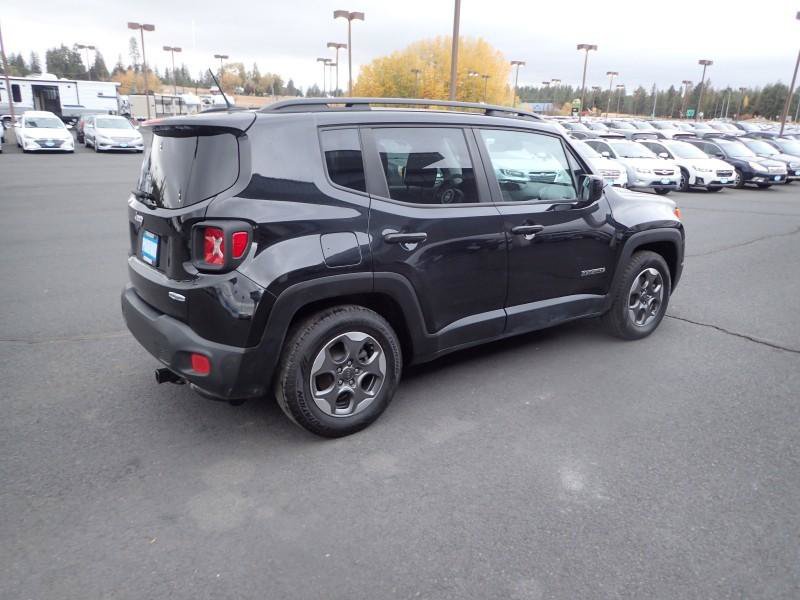 Used 2016 Jeep Renegade Latitude FWD image 5