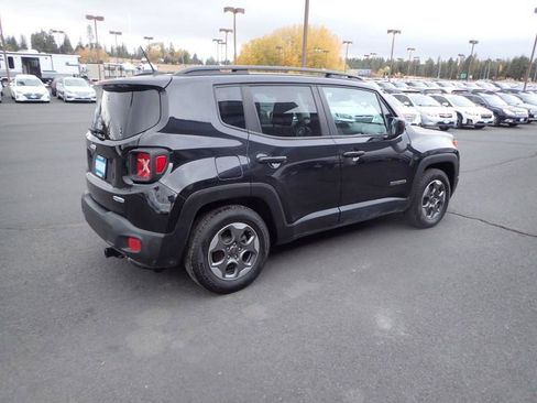 Used 2016 Jeep Renegade Latitude FWD image 5