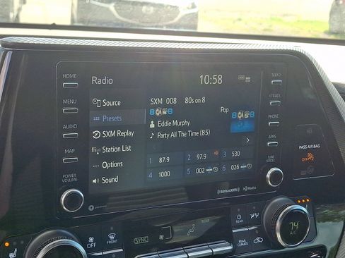 Used 2022 Toyota Highlander XSE FWD image 18