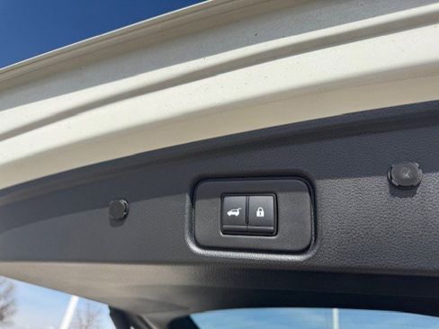 Used 2024 Nissan Pathfinder Platinum image 31