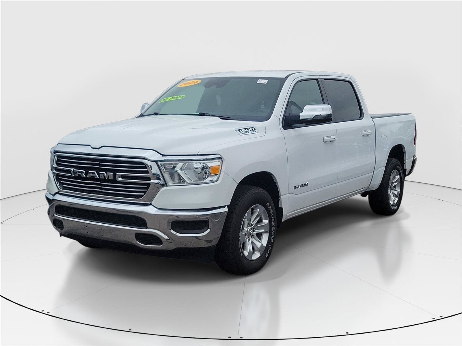 Used 2024 RAM 1500 Laramie AWD/4WD image 2