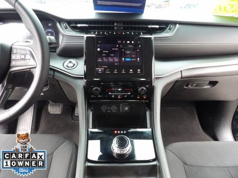 Used 2023 Jeep Grand Cherokee Laredo AWD/4WD image 17
