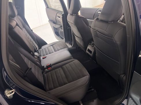 New 2025 Mitsubishi Outlander SE image 14