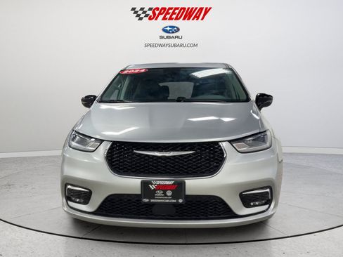 Used 2024 Chrysler Pacifica Touring-L FWD image 13