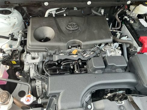 Used 2025 Toyota RAV4 XLE AWD/4WD image 4