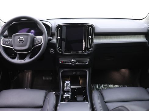 Certified 2024 Volvo XC40 B5 Plus image 9