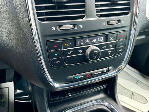 Used 2014 Dodge Grand Caravan R/T image 11