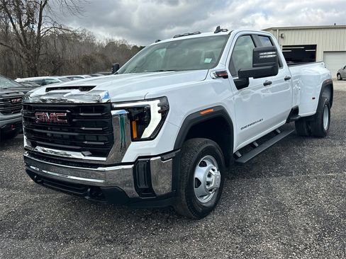 New 2026 GMC Sierra 3500 Pro image 2