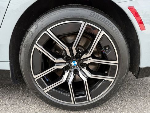 Certified 2026 BMW 750e xDrive AWD/4WD image 16