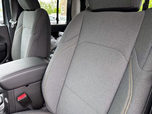 New 2025 Jeep Gladiator Sport image 9