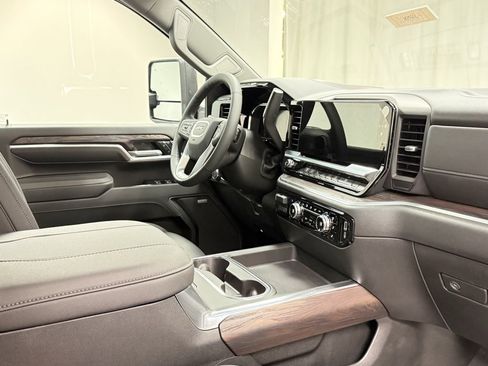 New 2026 GMC Sierra 2500 SLT w/ SLT Premium Package image 15