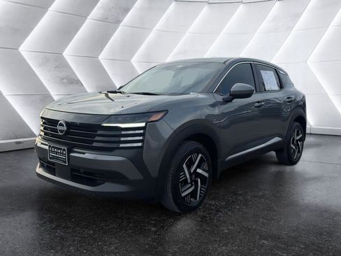 Used 2025 Nissan Kicks SV w/ Illumination Package image 3