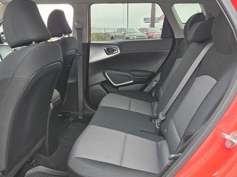 Used 2022 Kia Soul LX image 6