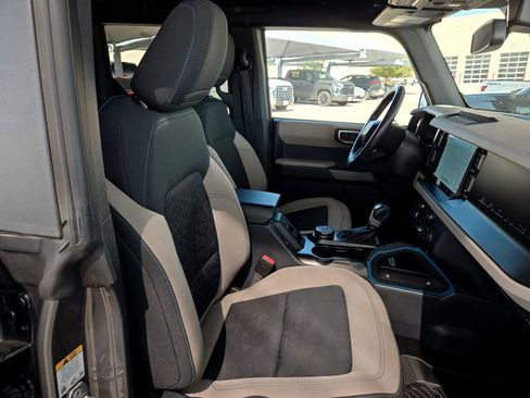 Used 2022 Ford Bronco Wildtrak AWD/4WD image 29