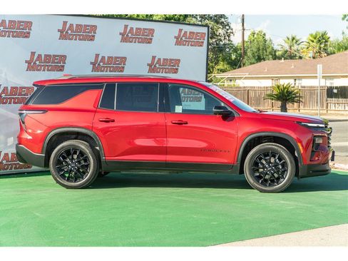 Used 2024 Chevrolet Traverse LT w/ Midnight/Sport Edition FWD image 3