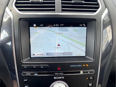 Used 2018 Ford Explorer Platinum AWD/4WD image 13