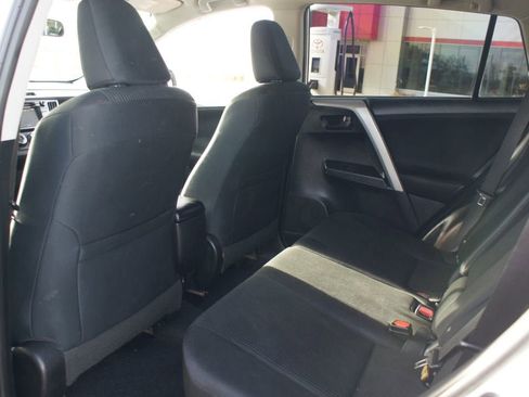 Used 2016 Toyota RAV4 LE image 9