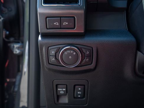 Used 2018 Ford F150 Lariat w/ Equipment Group 502A Luxury AWD/4WD image 20