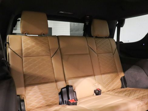 Used 2024 Cadillac Escalade Premium Luxury AWD/4WD image 23