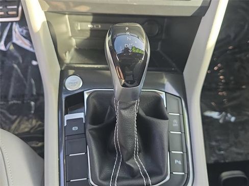 Used 2023 Volkswagen Tiguan SE R-Line FWD image 22