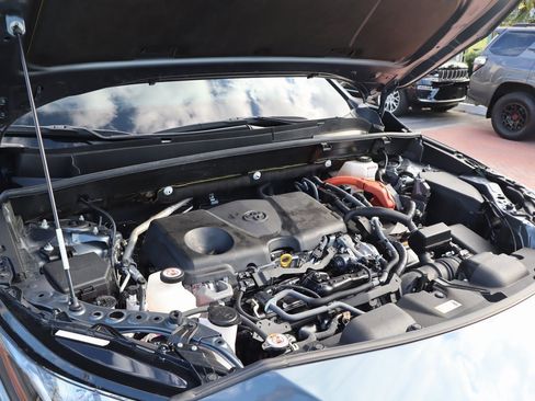 Used 2022 Toyota Venza LE image 11