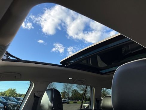 Used 2024 Volkswagen Atlas SEL Premium R-Line image 31