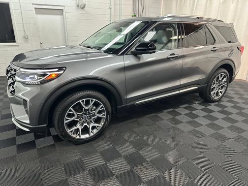 Used 2025 Ford Explorer Platinum w/ Ultimate Package AWD/4WD image 5
