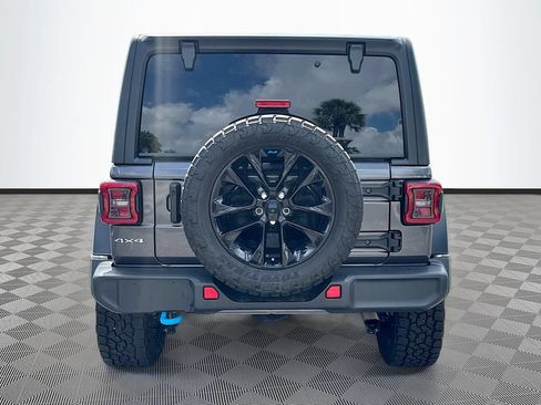 Used 2022 Jeep Wrangler Unlimited Sahara w/ Cold Weather Group AWD/4WD image 7