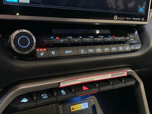 Used 2024 Toyota Tundra Limited image 23