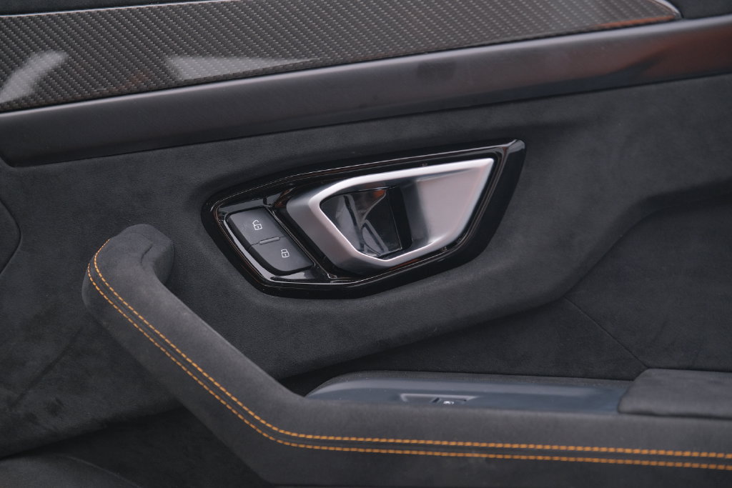 Used 2023 Lamborghini Urus Performante AWD/4WD image 39