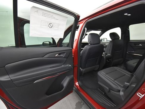 New 2026 Chevrolet Traverse LT w/ Driver Confidence Package AWD/4WD image 9