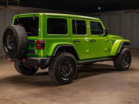 Used 2025 Jeep Wrangler Unlimited Rubicon AWD/4WD image 9