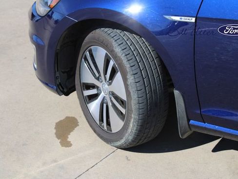 Used 2017 Volkswagen e-Golf SE w/ DC Fast Charging Package image 9