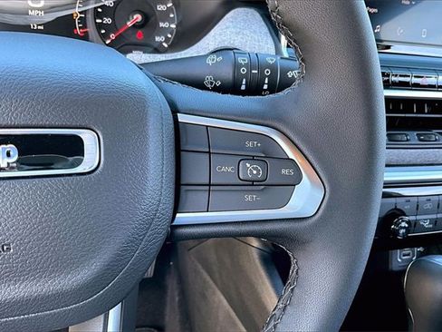 New 2026 Jeep Compass Latitude image 10