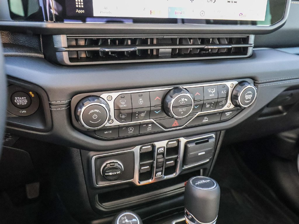 Used 2025 Jeep Gladiator Mojave AWD/4WD image 29