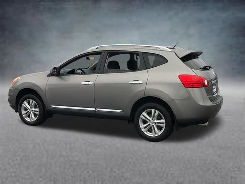 Used 2013 Nissan Rogue SV w/ Premium Pkg image 4